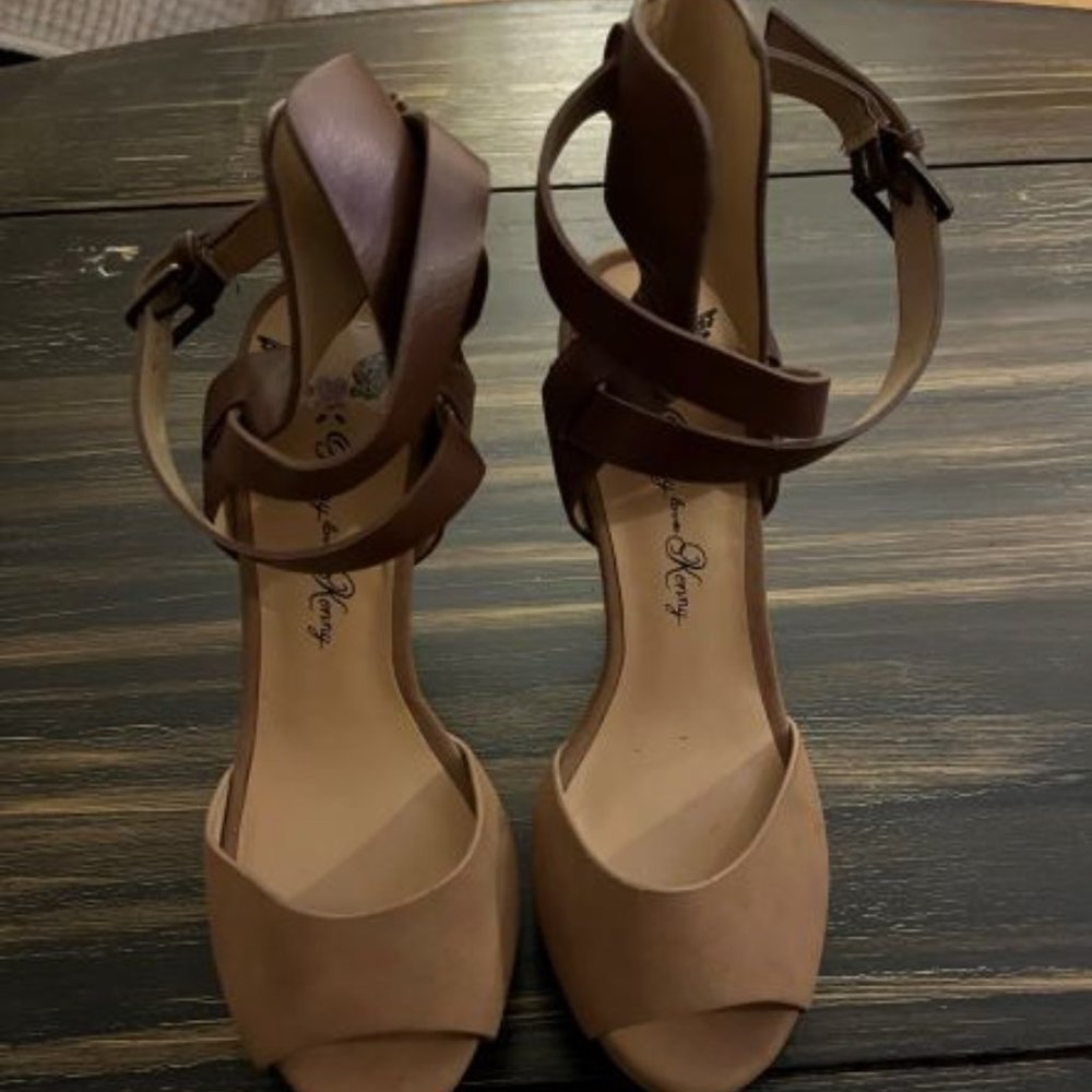BROWN BEIGE STRAPPY PEEP TOE HEEL